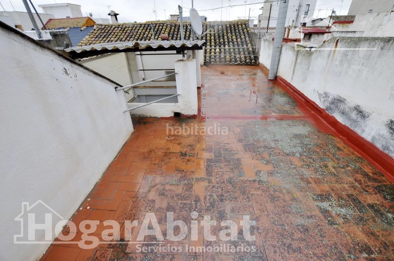 Foto bd6e59dc-f124-4357-aff4-64821ec61919. Casa amb aparcament a Rafelbunyol