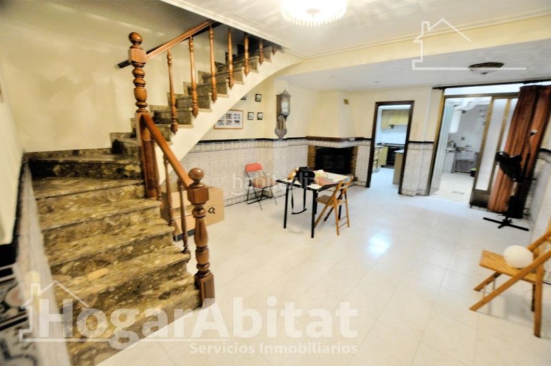 Foto c58926a8-d3b9-4a90-a3c5-28adc4dae68b. Casa amb aparcament a Rafelbunyol