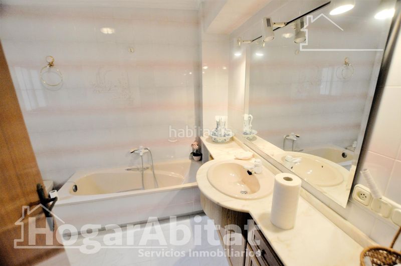 Foto e92451f8-621b-4afe-9449-2ddb5a5d7e6f. Casa amb aparcament a Rafelbunyol
