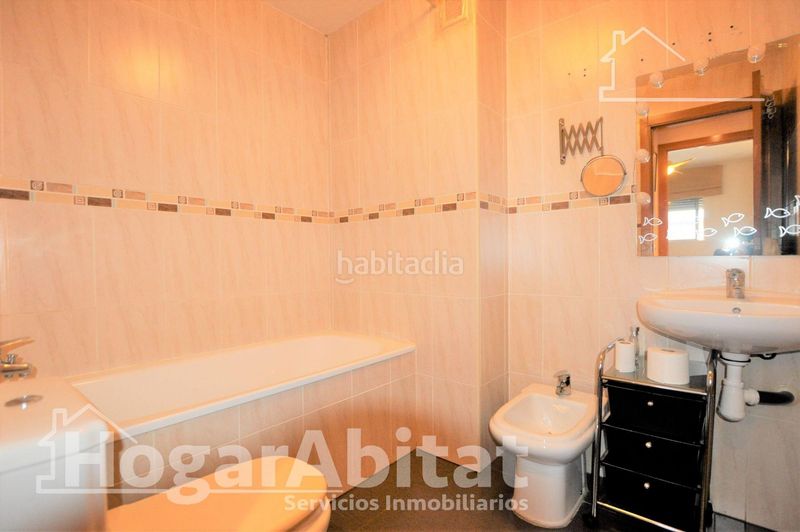 Foto 3d8fb9e9-12a6-4389-83b0-68eab2f9f7d4. Piso seminuevo con garaje, trastero y balcón en Massamagrell