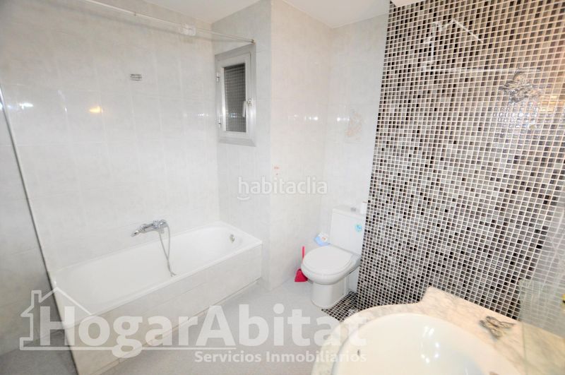 Foto ccf78bb1-b13c-4844-9d19-348a8b496977. Pis a Mestalla Valencia