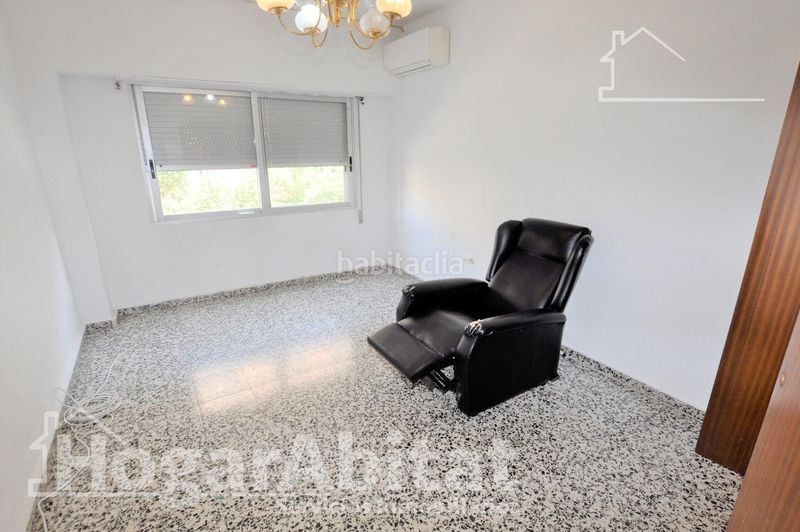 Foto f8d8cfe5-d7e0-41a9-8215-f13a642cd97a. Pis a Mestalla Valencia