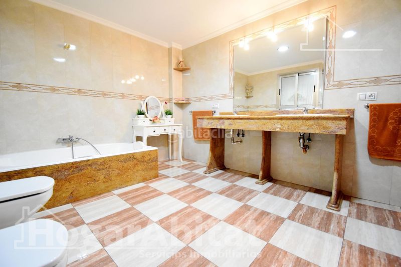 Foto fa40a96f-6af0-4a72-8f79-e0234e23e02f. Casa amb aparcament a Xeraco