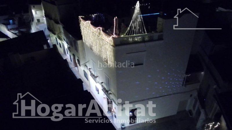 Foto a3086ec0-c953-4bd0-938a-7f4ba7b0e1e6. Casa amb aparcament a Beniarjó