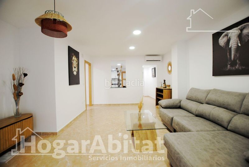 Foto 010edcaf-1292-496b-bdb3-be45436610dd. Edifici a Oliva pueblo Oliva