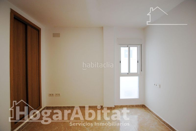 Foto 0d85a632-2849-4577-95a5-cad379c3afbf. Edifici a Oliva pueblo Oliva