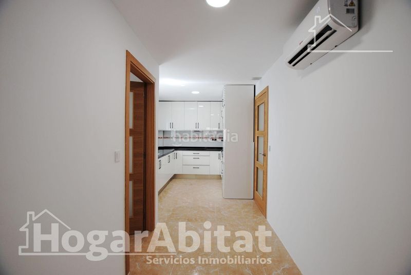 Foto 2356a2ec-70c7-4d93-ae2b-08ab9d6906f5. Edifici a Oliva pueblo Oliva