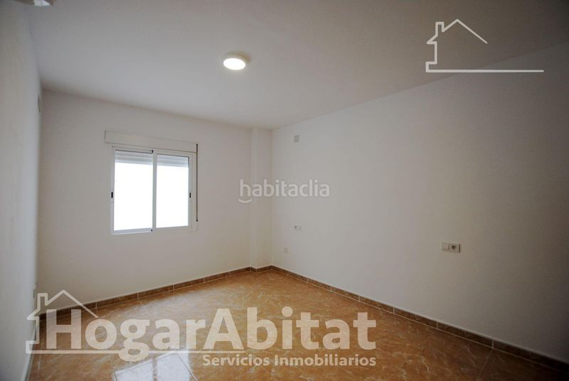 Foto 30613841-208e-4440-9a46-66710a932aff. Edifici a Oliva pueblo Oliva