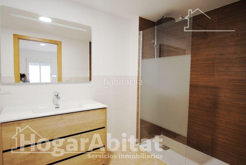 Foto 385d23fe-31c7-40d7-a00e-2c3b039fc5dc. Edifici a Oliva pueblo Oliva