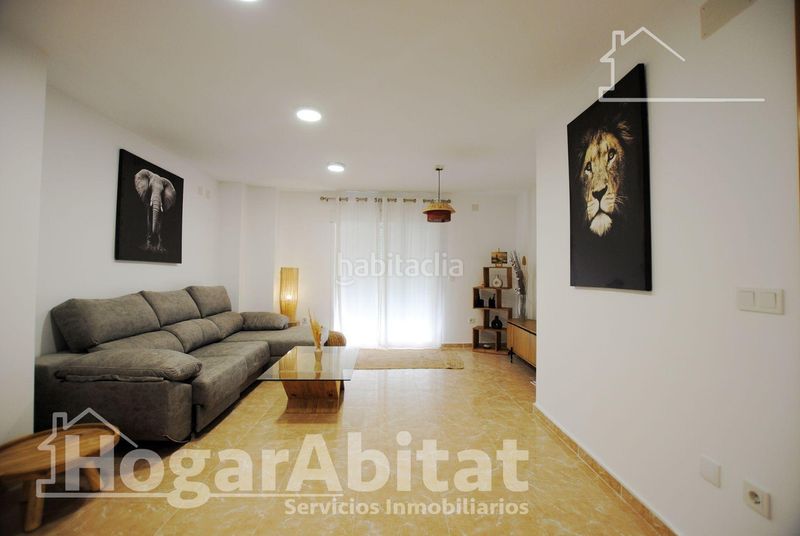 Foto 400a81fd-df2f-48a1-9db2-23c5476ebd3e. Edifici a Oliva pueblo Oliva