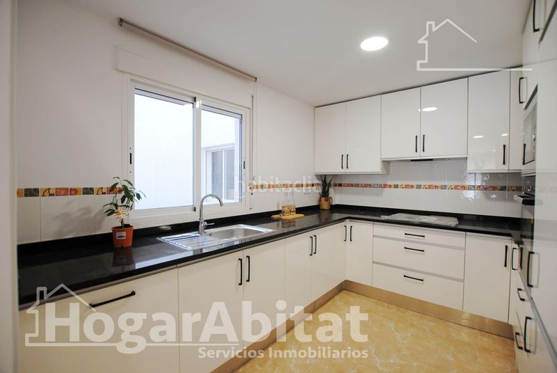 Foto 4ec819fe-4bfc-4224-abcb-9c445f78facb. Edifici a Oliva pueblo Oliva