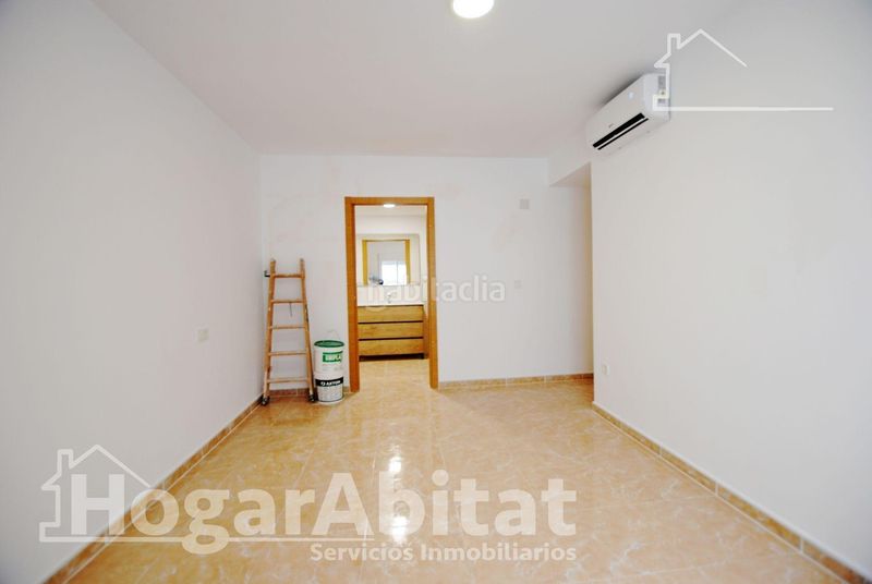 Foto 60f7a2cf-585d-4dc9-842f-a2f9511840a1. Edifici a Oliva pueblo Oliva