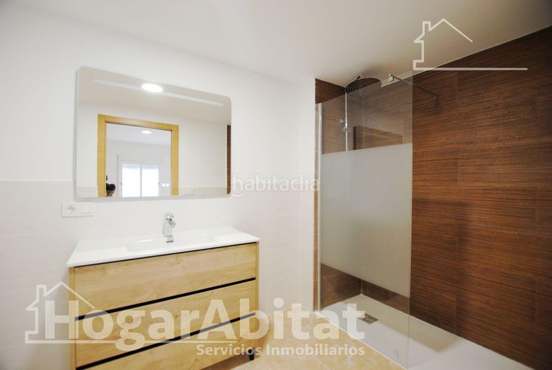 Foto 68ec98f4-8d50-434a-8a87-290e0215d0ba. Edifici a Oliva pueblo Oliva