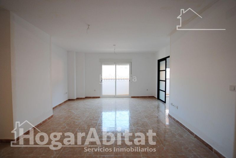 Foto 787b1ce2-a0cb-482f-9fd2-70dfaf15f152. Edifici a Oliva pueblo Oliva