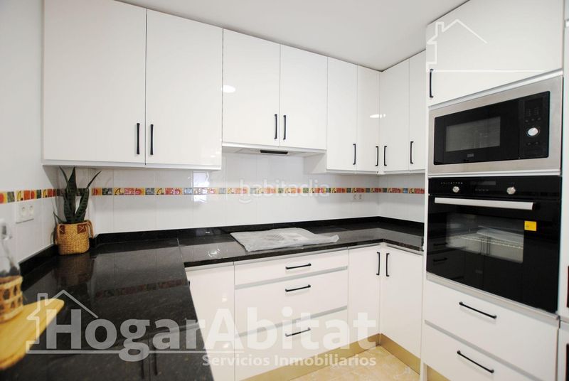 Foto 907acb8b-3821-4913-976a-50adfa65f223. Edifici a Oliva pueblo Oliva