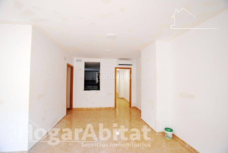 Foto b1c63e08-99d9-4b74-bf20-7091c33bb523. Edifici a Oliva pueblo Oliva