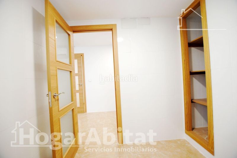 Foto b3dca6ab-b4ff-4a71-aa3e-247af42e101f. Edifici a Oliva pueblo Oliva