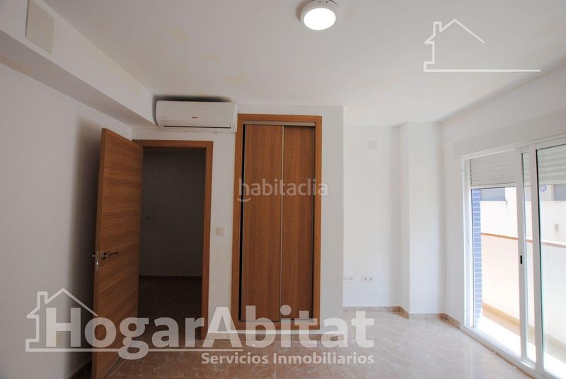 Foto c6b34f53-0672-4fa6-ae18-50f33879ec22. Edifici a Oliva pueblo Oliva