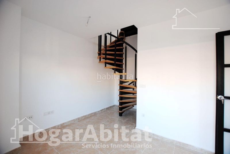 Foto d39bd4ac-4673-4717-8908-33a00612d570. Edifici a Oliva pueblo Oliva