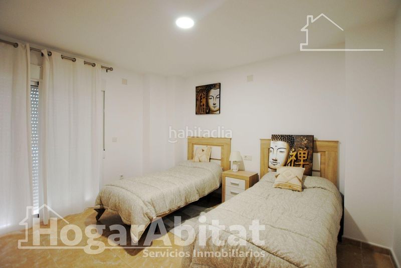 Foto d3b92a54-bef0-4ae4-9d2d-b2d40ff876d0. Edifici a Oliva pueblo Oliva