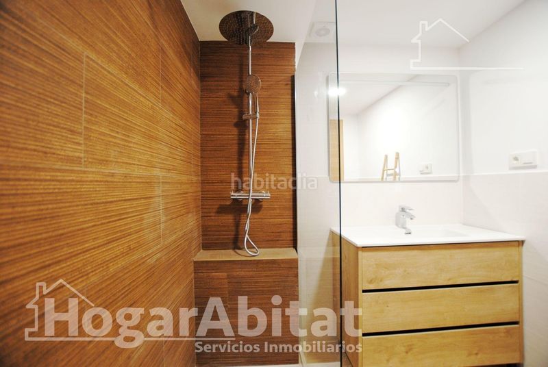 Foto d6bcd714-7cbe-4717-ba35-65aa95ef67de. Edifici a Oliva pueblo Oliva