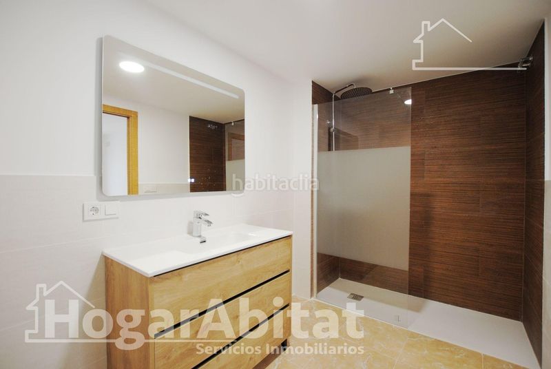 Foto e59d6d02-da58-4d23-a4fe-56c945f3a74d. Edifici a Oliva pueblo Oliva