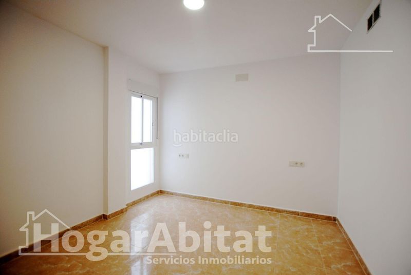 Foto e9ad8153-fa56-45bd-9ffb-e5cf73326994. Edifici a Oliva pueblo Oliva