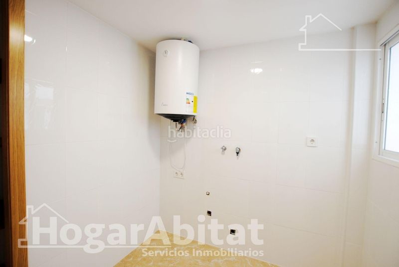 Foto fc59df4a-7bf0-41c7-a9ee-1ffe63261717. Edifici a Oliva pueblo Oliva