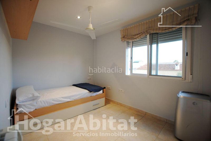 Foto 345eb8da-f5b7-4a05-b90d-0d5db261c43d. Casa adossada amb aparcament piscina a Oliva playa Oliva