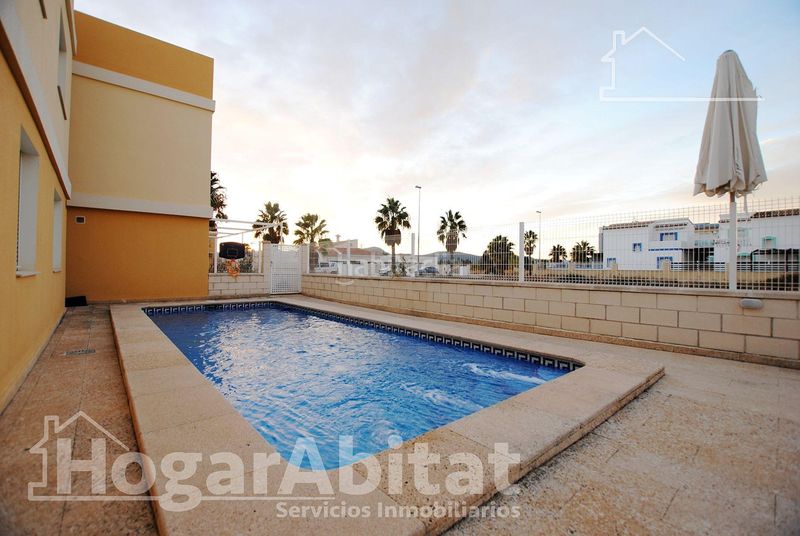 Foto ada37963-c4d0-408f-b5f8-23343bc17e23. Casa adossada amb aparcament piscina a Oliva playa Oliva