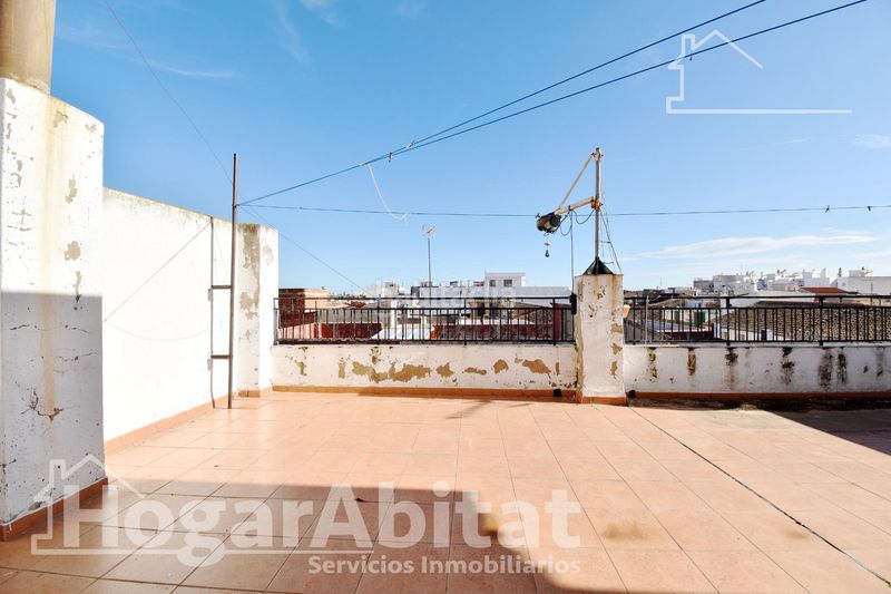 Foto 6b218d4f-5668-44af-8aed-b58fcbfc5252. Casa amb aparcament a Xeraco