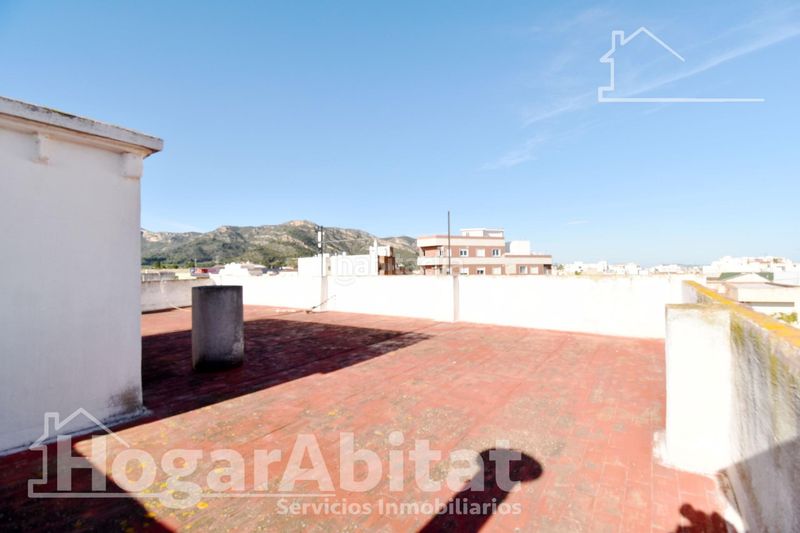 Foto 9480c2f7-fbf2-4e49-bbeb-3a42f54d58d2. Casa amb aparcament a Xeraco