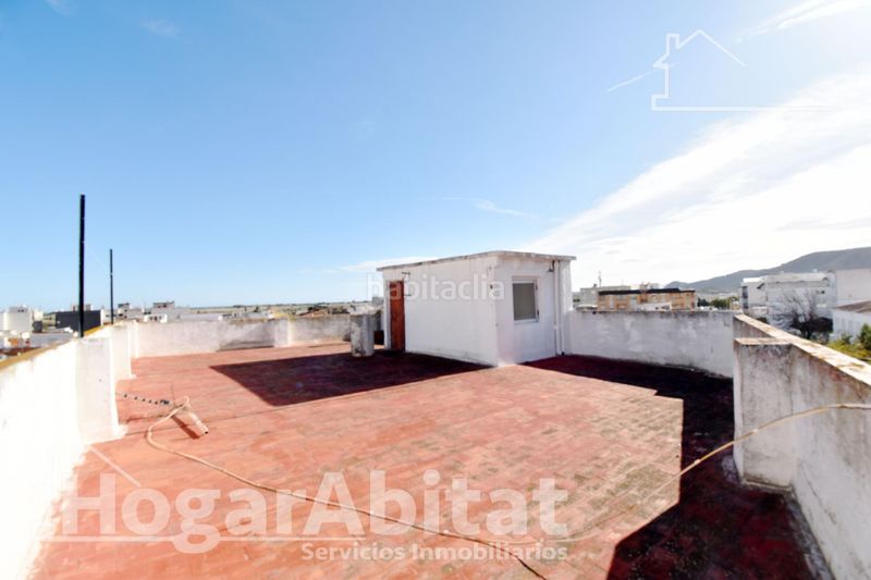 Foto ae040ab5-0cbf-4d8c-96fa-4cbe3d34bb76. Casa amb aparcament a Xeraco