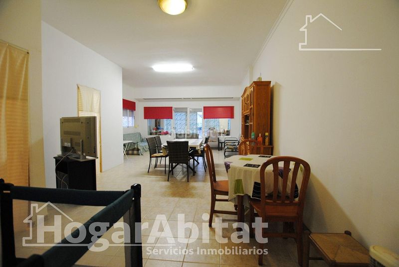 Foto efab4de4-943c-488d-8d5d-7553c48231c6. Piso exterior con terraza junto a la playa en Xeraco