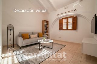 Haus  Plaza major. Casa de 2 alturas con terraza cerca del ayuntamiento