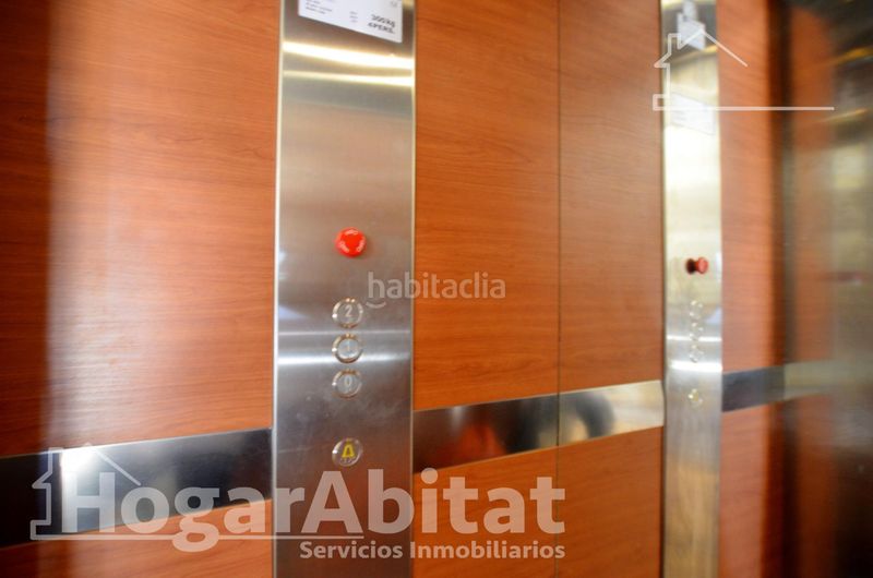Foto 08e0b4ac-8fa0-4bbf-9f38-ac131a3d74a0. Casa centro! magnífica casa esquinera y luminosa con dos terrazas y ascensor en Rafelcofer