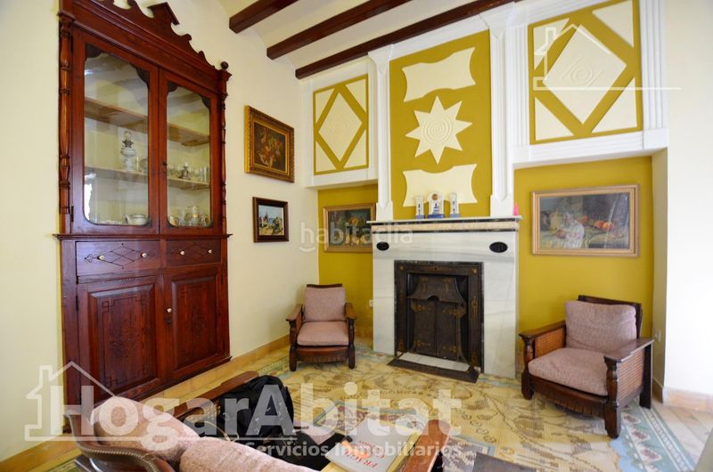 Foto 0bf8912d-0d8c-40d6-bdfc-b23cf48df7a8. Casa centro! magnífica casa esquinera y luminosa con dos terrazas y ascensor en Rafelcofer