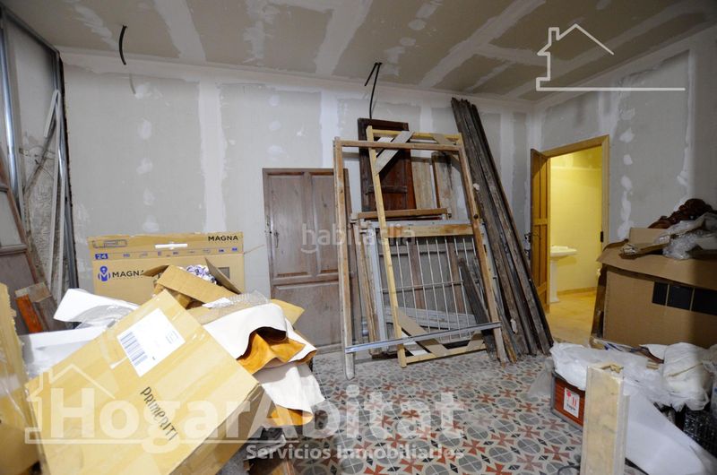 Foto b3d24999-3140-4fee-bb5a-9c0a9140f75f. Casa centro! magnífica casa esquinera y luminosa con dos terrazas y ascensor en Rafelcofer