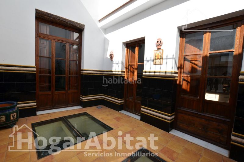 Foto ce91d93d-7ea3-4eb6-8986-2a23227f6e82. Casa centro! magnífica casa esquinera y luminosa con dos terrazas y ascensor en Rafelcofer