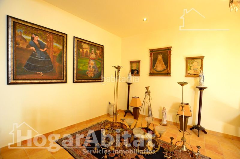 Foto f64a288a-2b7a-49f8-a9b1-5208f0114728. Casa centro! magnífica casa esquinera y luminosa con dos terrazas y ascensor en Rafelcofer