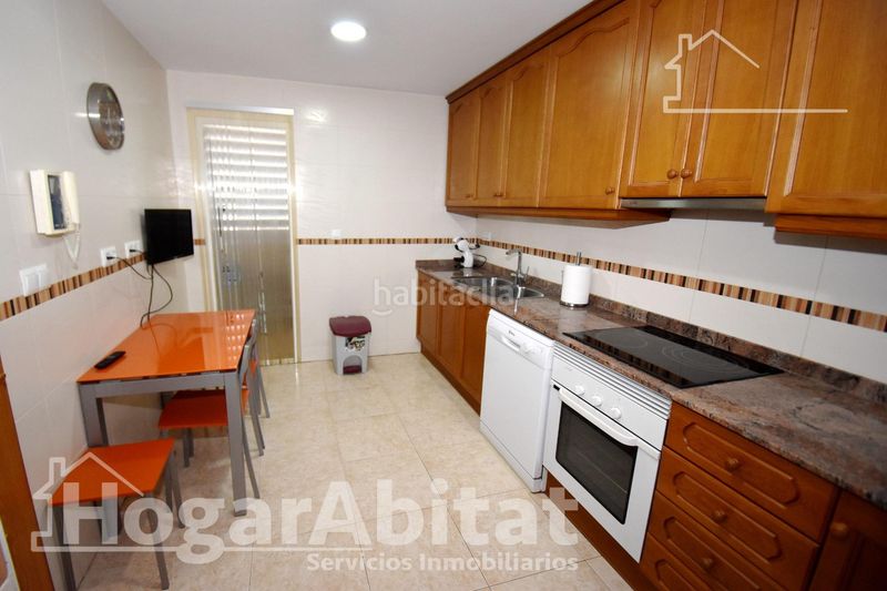 Foto a529ee12-526e-4442-b790-ab2a0898650c. Casa adossada amb aparcament a Onda