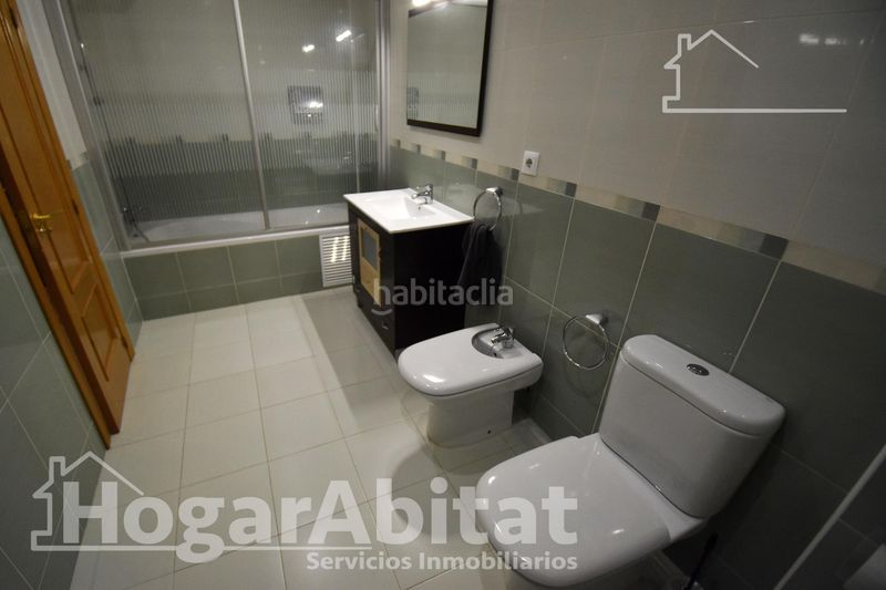 Foto fab06828-1c94-4181-bb7e-9b3c0f7e32e9. Casa adossada amb aparcament a Onda
