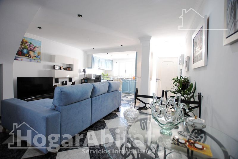 Foto b57d9df6-a3f7-4b93-be44-bcd64fcd53a1. Casa adossada amb aparcament a Barx