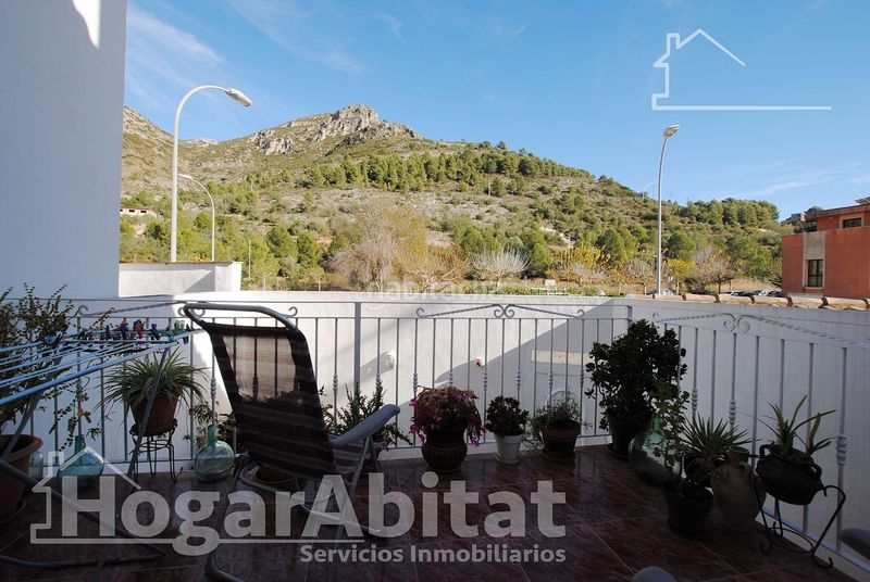 Foto b834d5e9-e1e4-4321-9150-2f98c2df7c64. Casa adossada amb aparcament a Barx