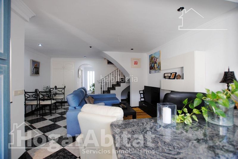 Foto f30a19f4-4917-4f62-b925-a5bccf2ba1b9. Casa adossada amb aparcament a Barx