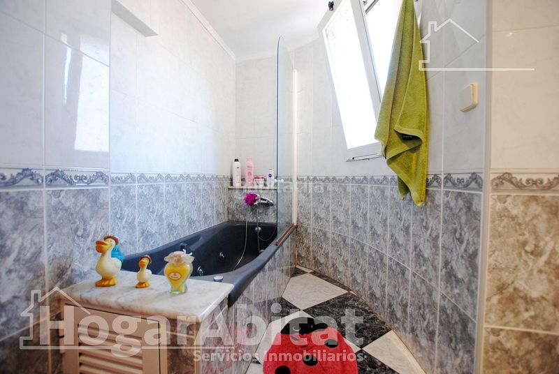 Foto f8f17126-e52c-4db9-8f1e-bf2667d92b8c. Casa adossada amb aparcament a Barx