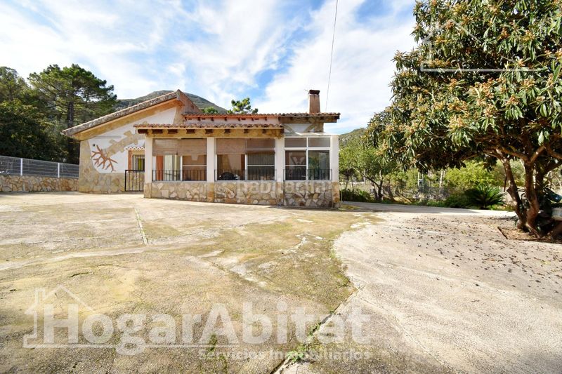 Foto b79e2a2d-010e-45a4-8ce7-1818abcce58f. Xalet amb calefacció aparcament piscina a Simat de la Valldigna