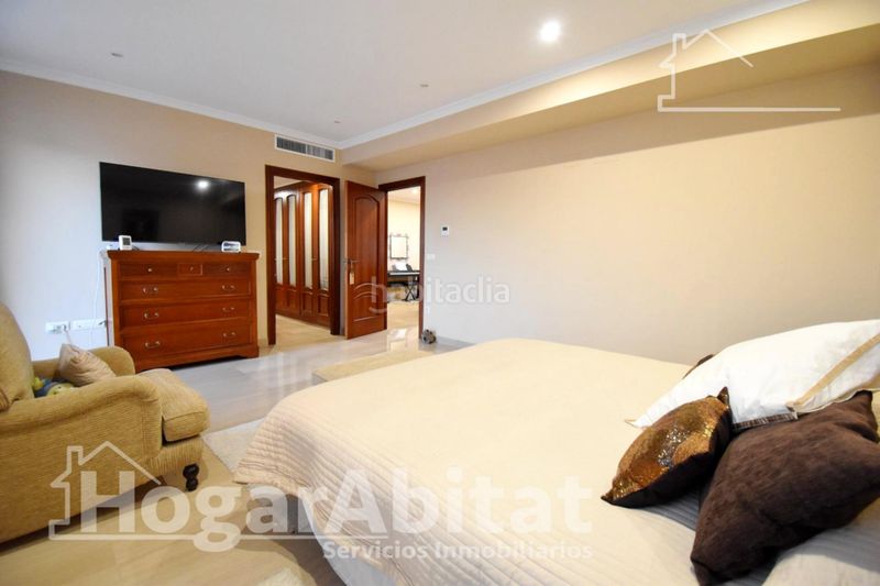 Foto 2bd71abc-4ac2-40ae-bb53-db479a7a4bb5. Casa amb aparcament a Almoines