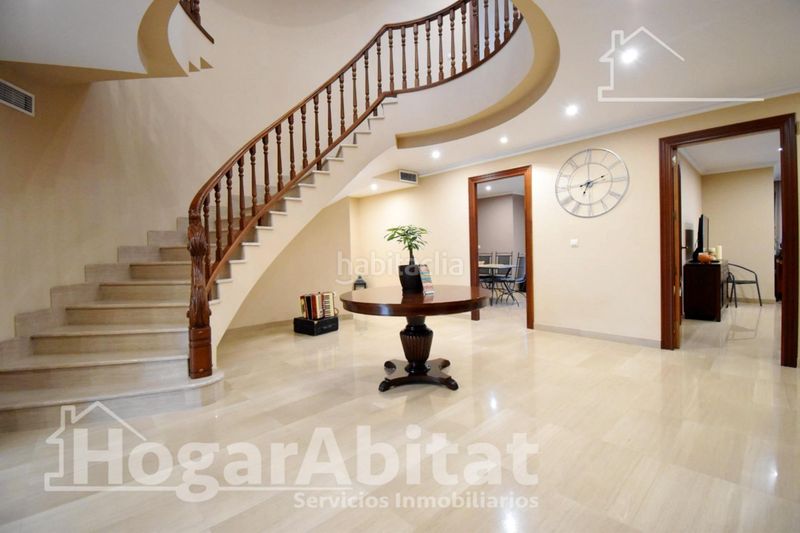 Foto 5a4be724-35f4-4a1c-bdf0-ebe550e44d8e. Casa amb aparcament a Almoines