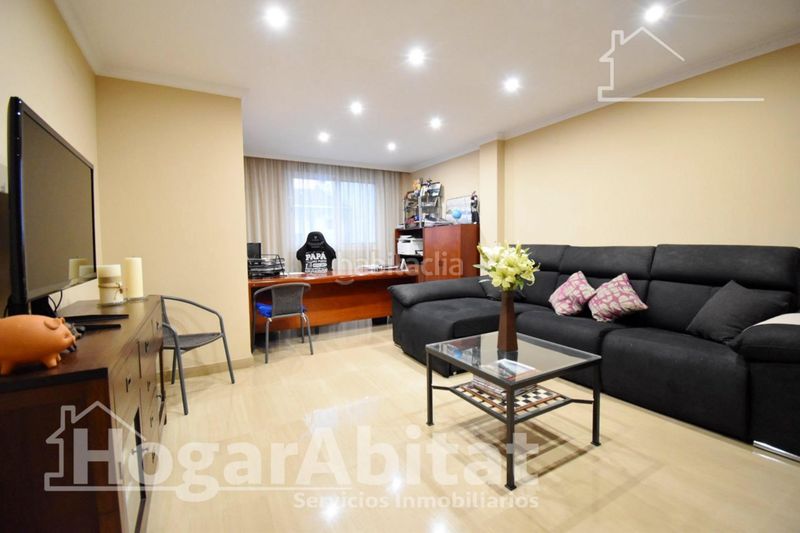 Foto 5b5a28b5-c310-4ee5-9a78-82bc6426f0d6. Casa amb aparcament a Almoines